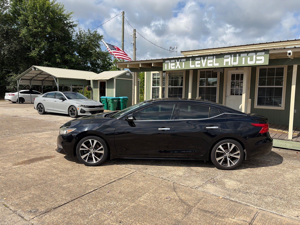 2017 Nissan Maxima Image 2
