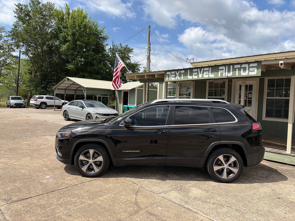 2019 Jeep Cherokee Image 2
