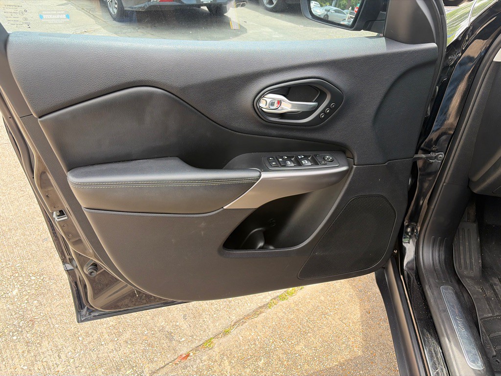 2019 Jeep Cherokee Image 10