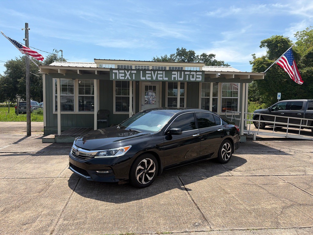 2017 Honda Accord Image 1