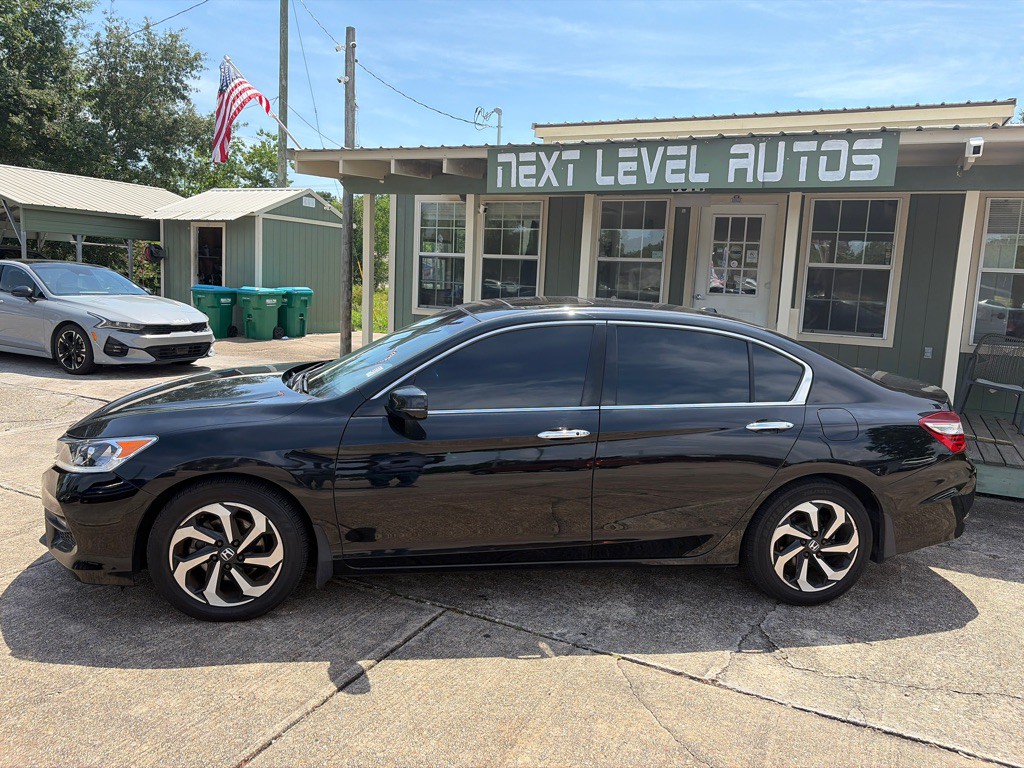 2017 Honda Accord Image 2