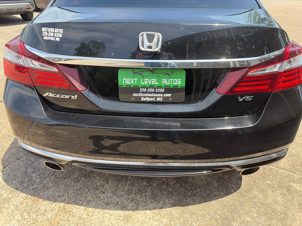2017 Honda Accord Image 8