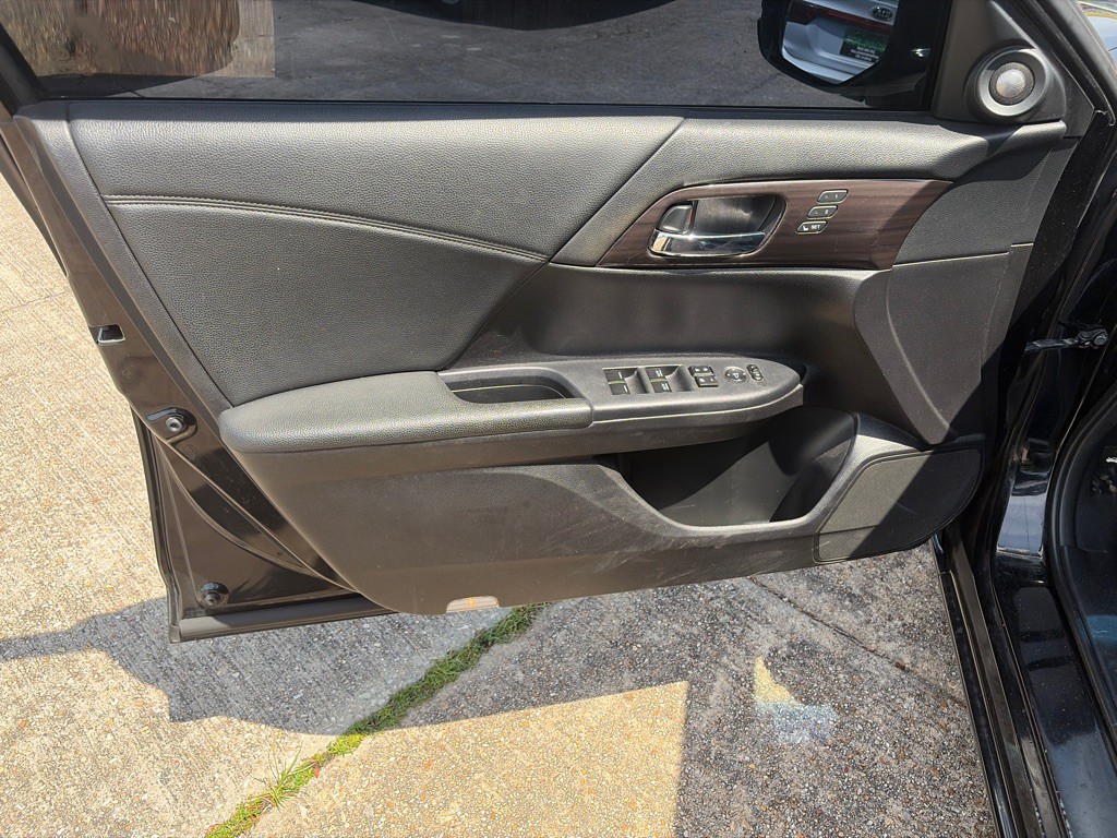 2017 Honda Accord Image 11