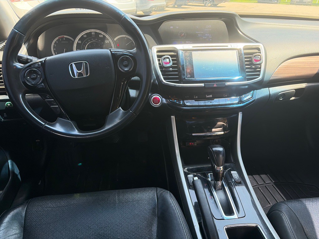 2017 Honda Accord Image 16