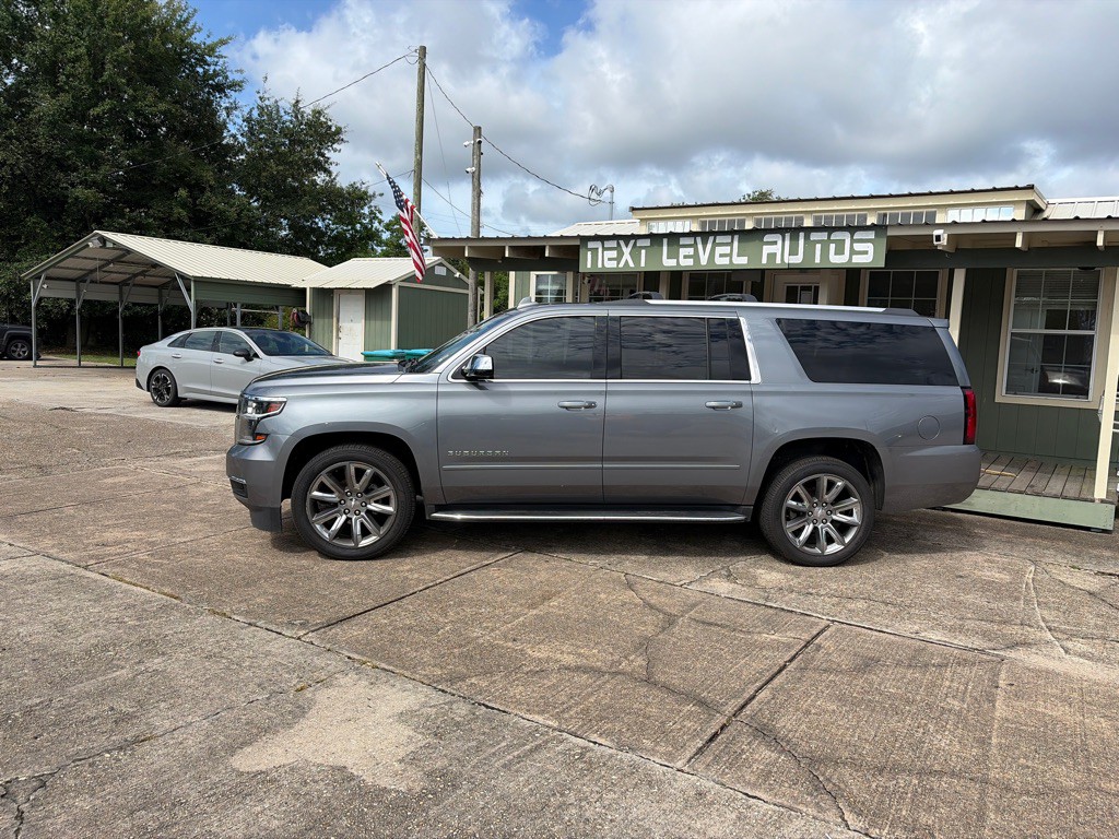 2019 Chevrolet Suburban Image 2