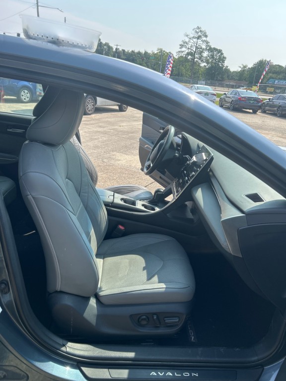 2020 Toyota Camry Image 21