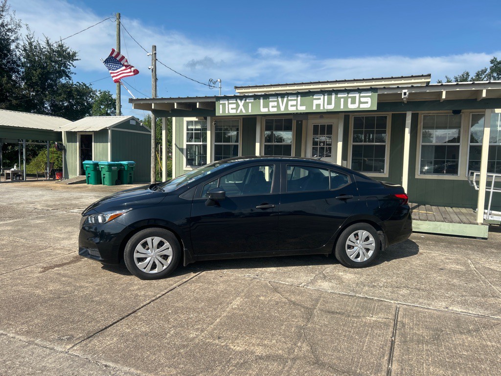 2020 Nissan Versa Image 2