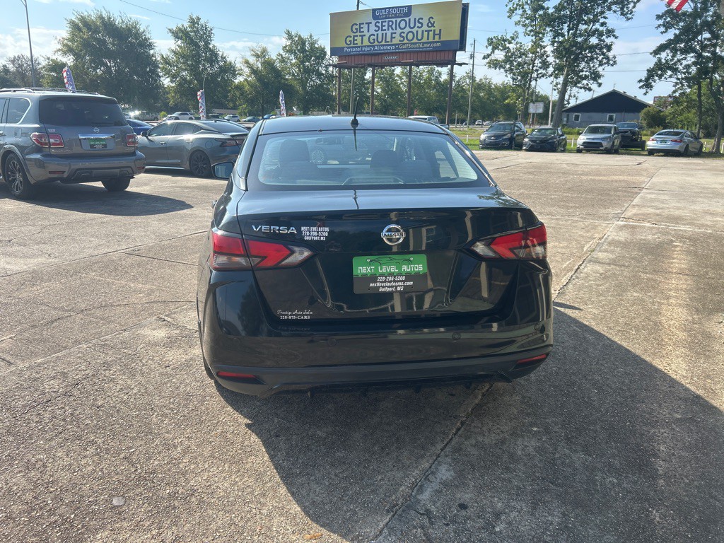 2020 Nissan Versa Image 3
