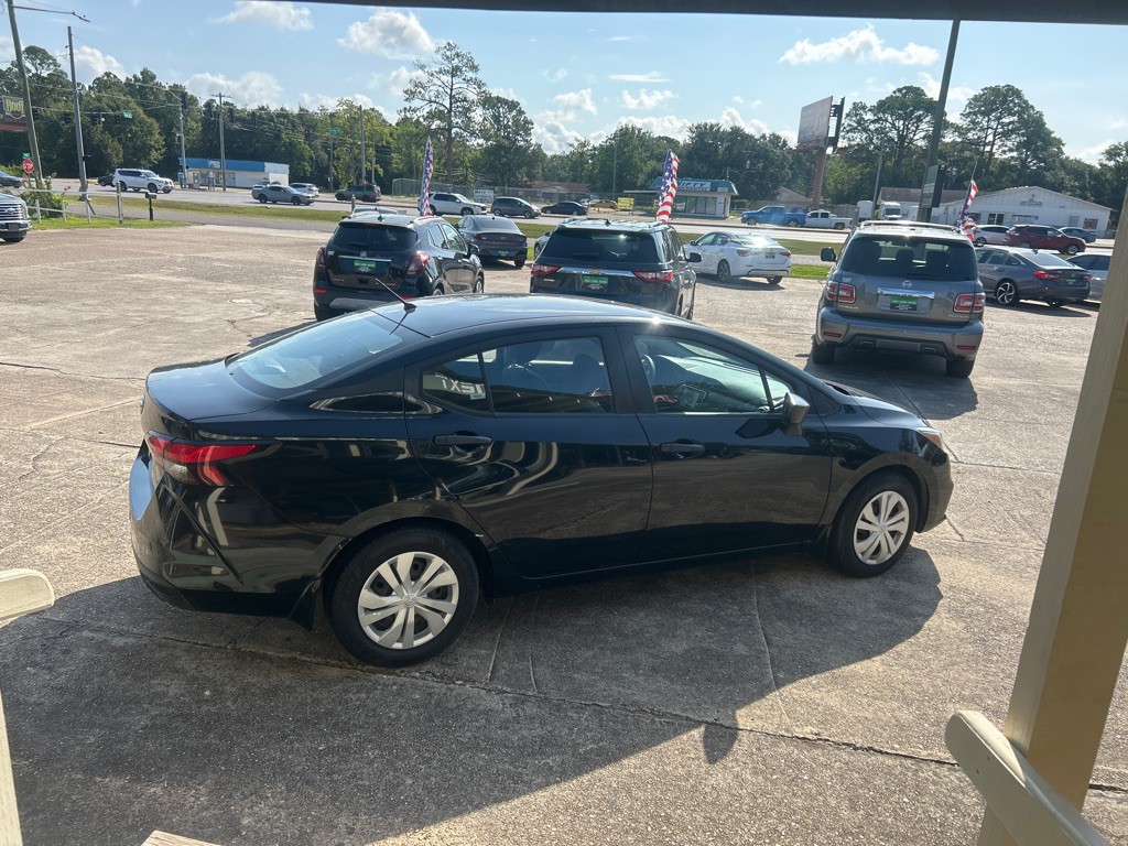 2020 Nissan Versa Image 5