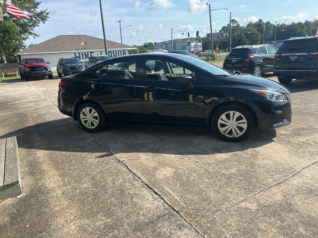 2020 Nissan Versa Image 6