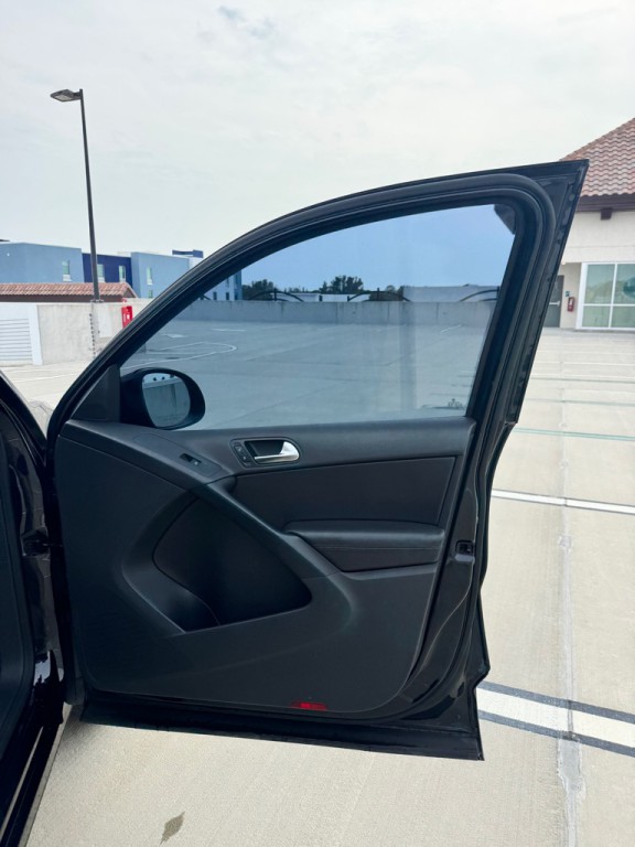 2017 Volkswagen Tiguan Image 24