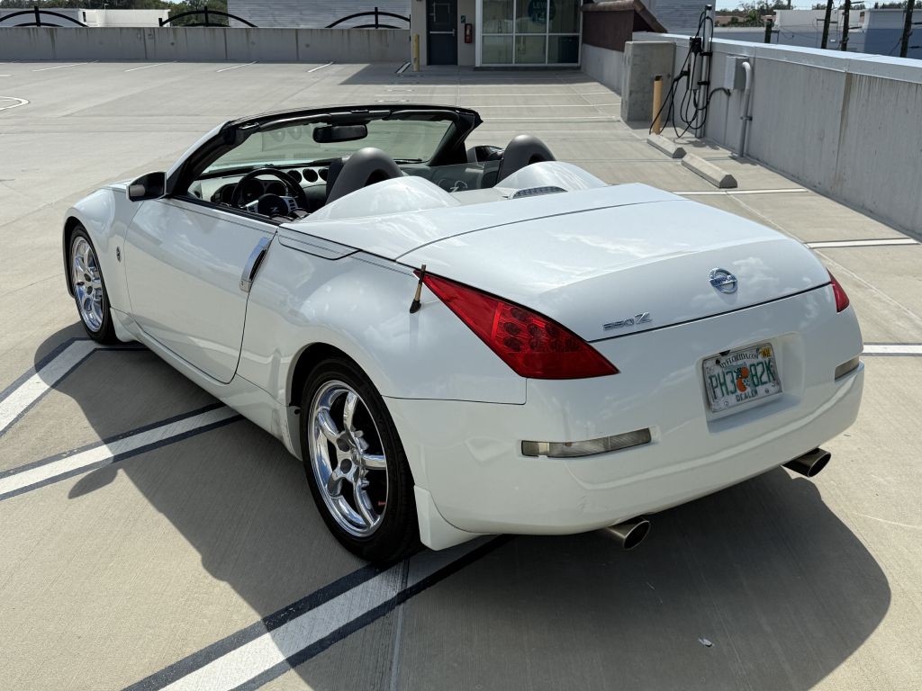 2007 Nissan 350Z Image 3