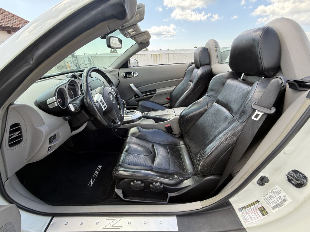 2007 Nissan 350Z Image 8