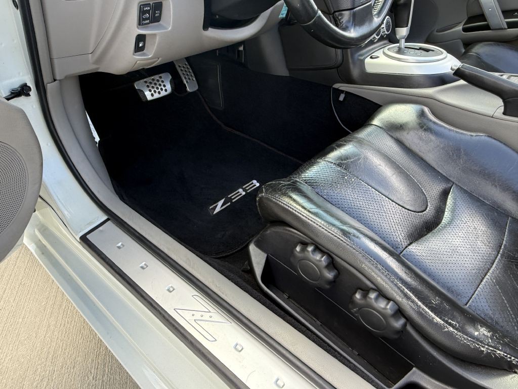 2007 Nissan 350Z Image 11