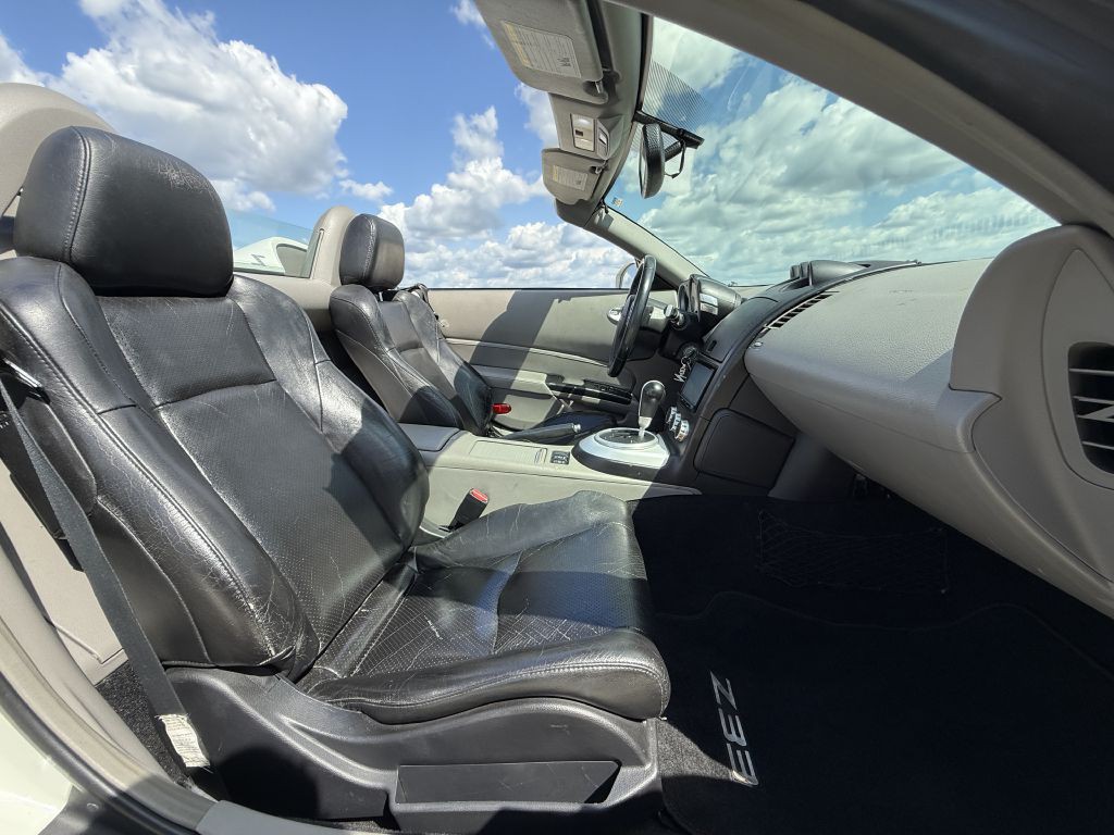 2007 Nissan 350Z Image 13