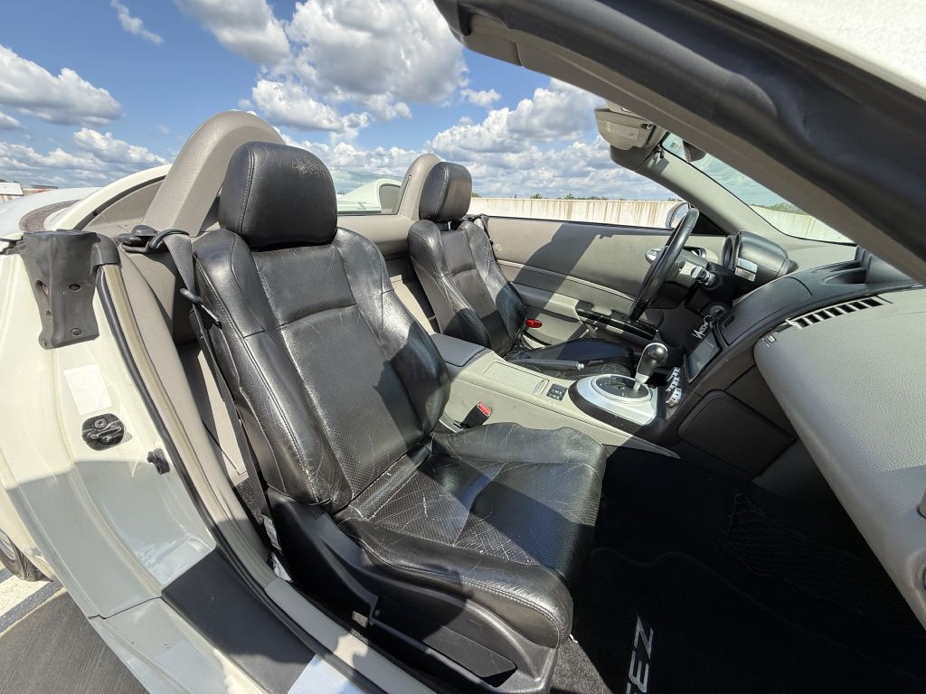 2007 Nissan 350Z Image 14