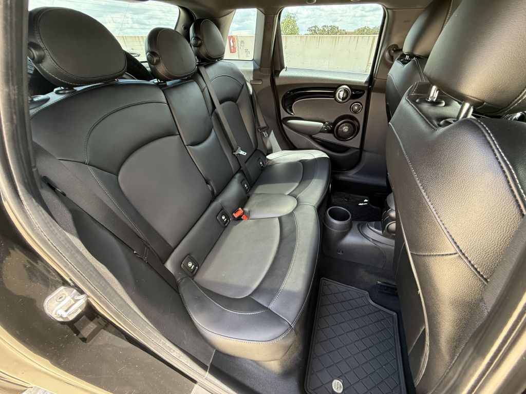 2016 MINI Cooper Image 19
