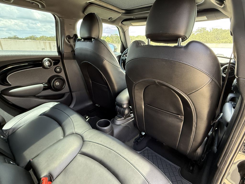 2016 MINI Cooper Image 20