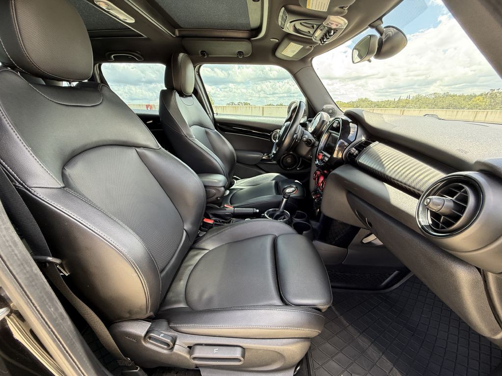 2016 MINI Cooper Image 22