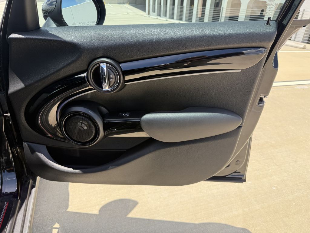 2016 MINI Cooper Image 24