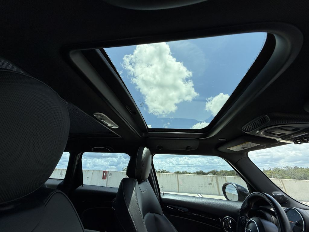 2016 MINI Cooper Image 26