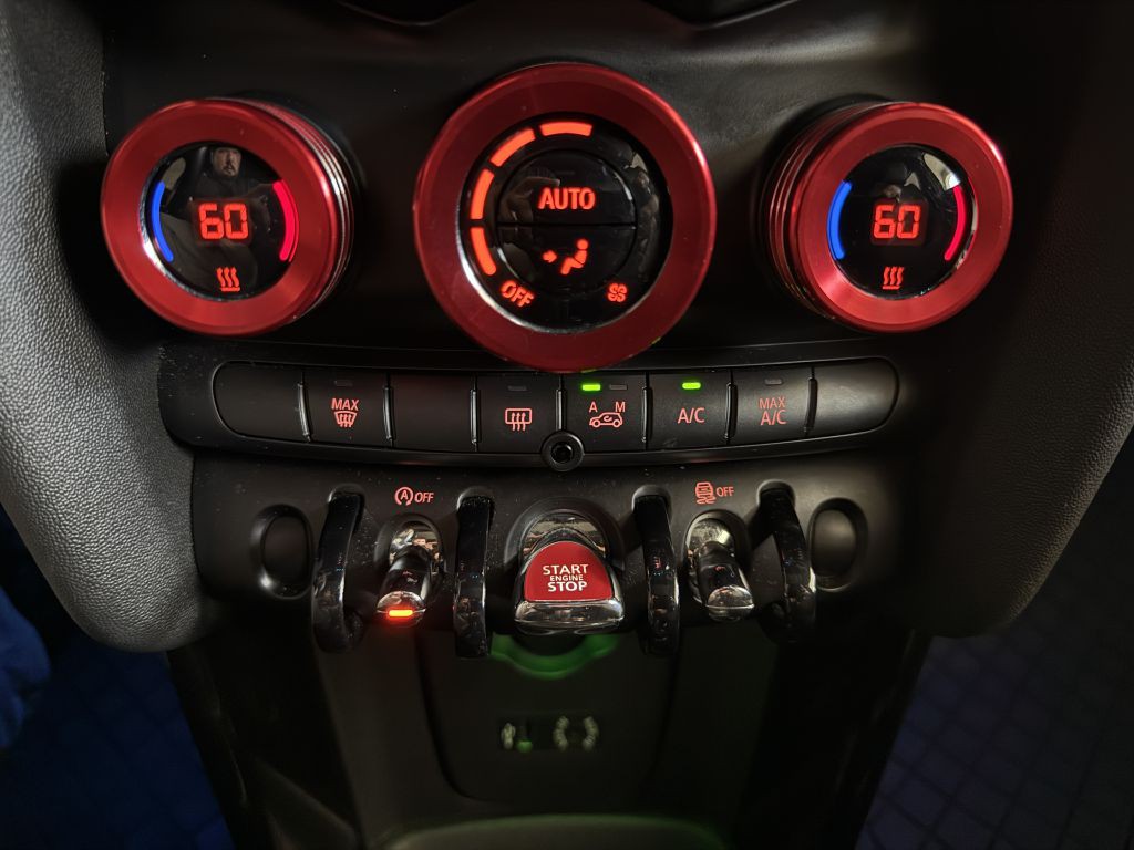 2016 MINI Cooper Image 30