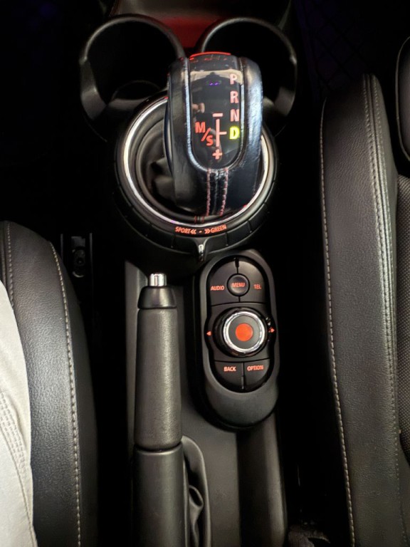 2016 MINI Cooper Image 31