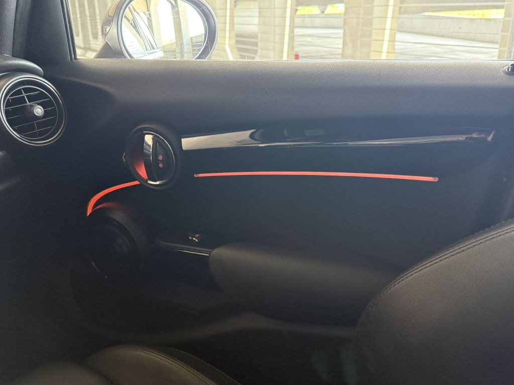 2016 MINI Cooper Image 33
