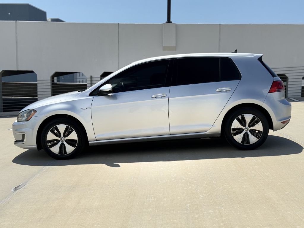 2016 Volkswagen Golf Image 2