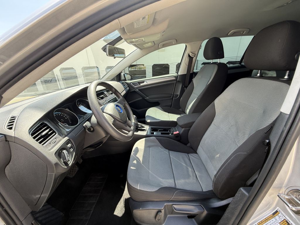 2016 Volkswagen Golf Image 12