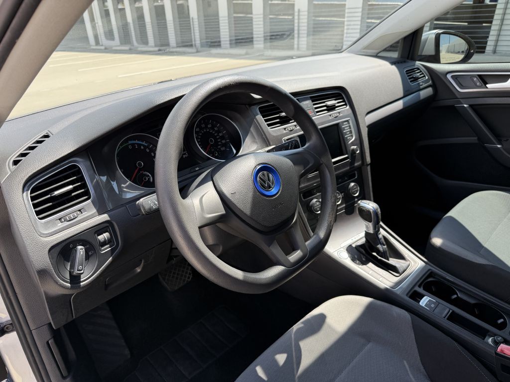 2016 Volkswagen Golf Image 13