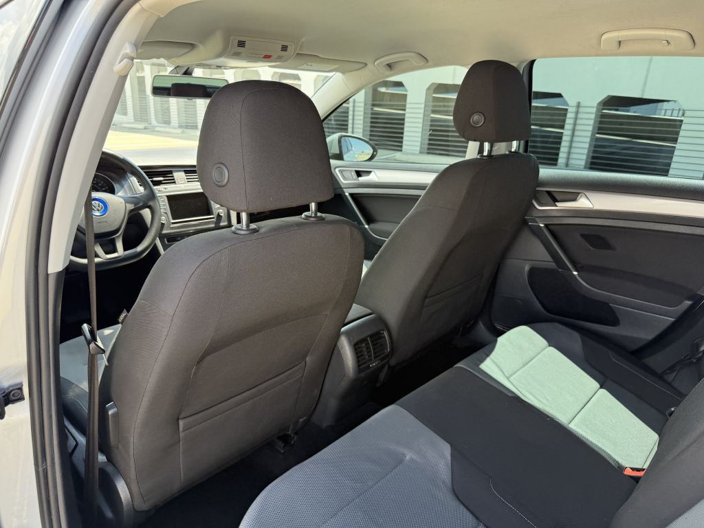 2016 Volkswagen Golf Image 16