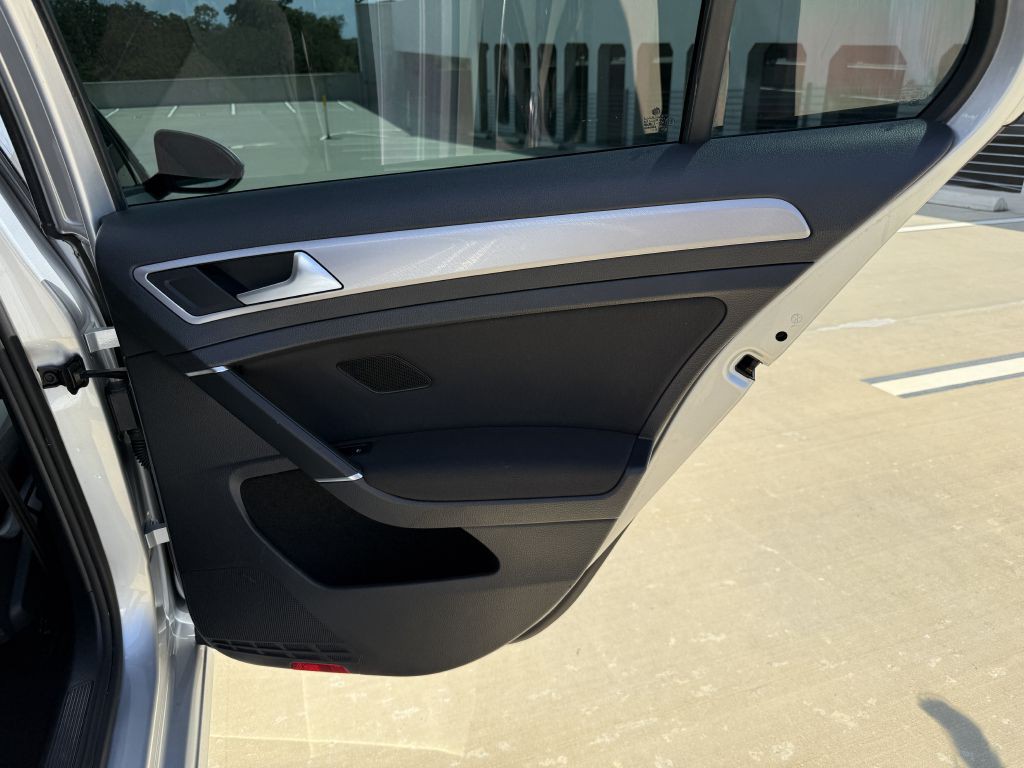 2016 Volkswagen Golf Image 21
