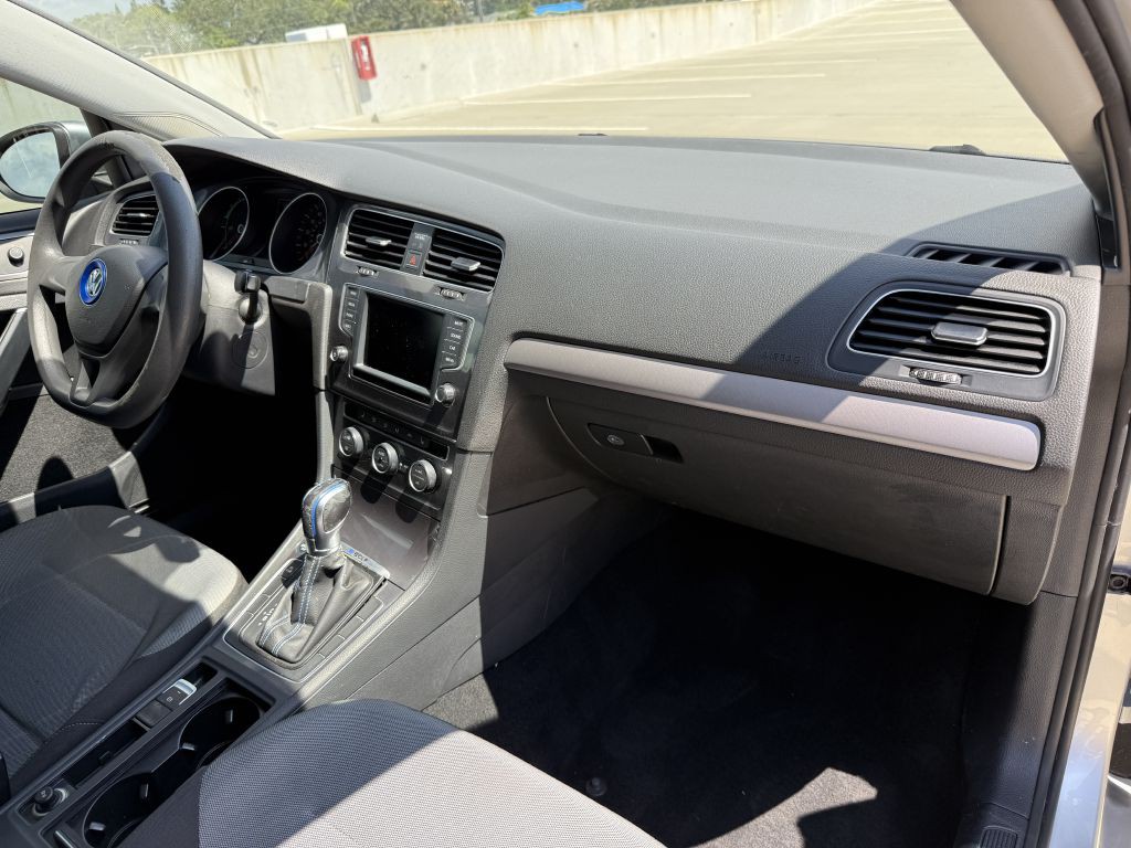 2016 Volkswagen Golf Image 23