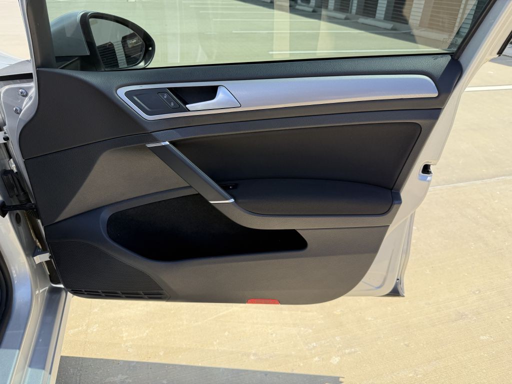 2016 Volkswagen Golf Image 24