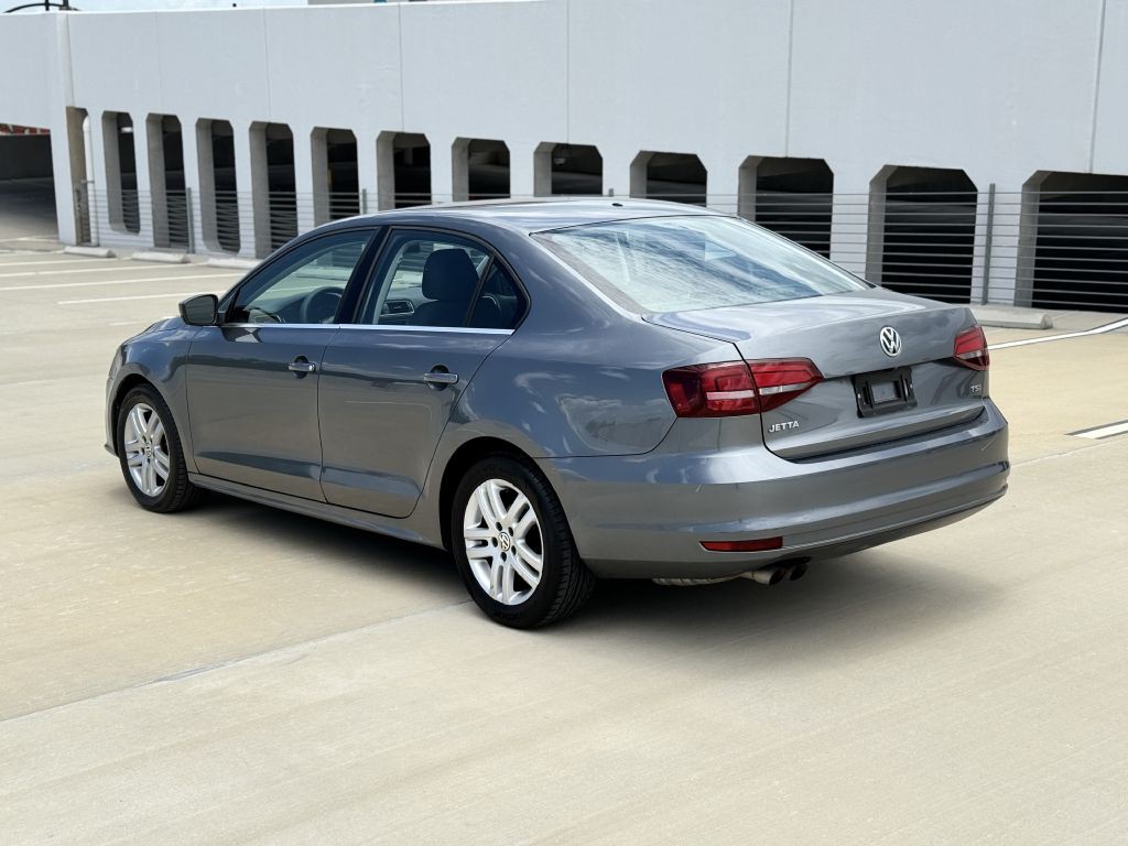 2017 Volkswagen Jetta Image 4