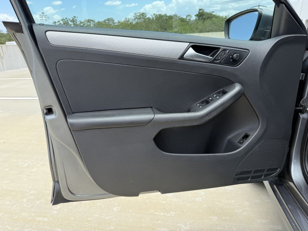 2017 Volkswagen Jetta Image 12