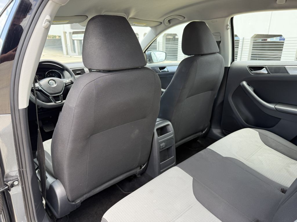 2017 Volkswagen Jetta Image 14