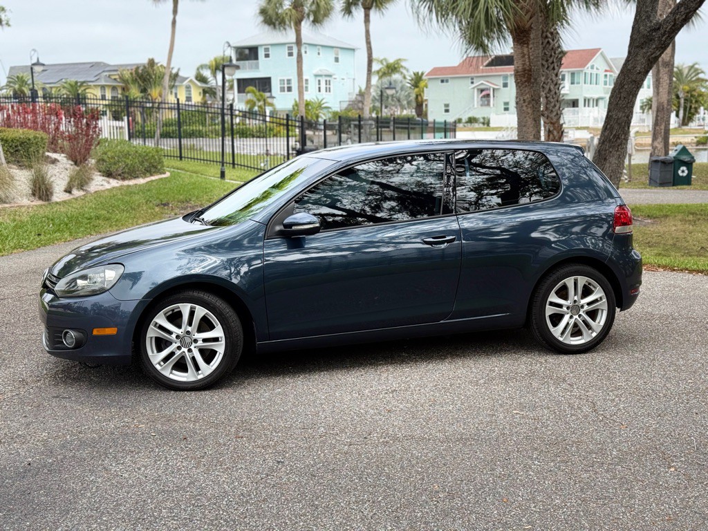 2012 Volkswagen Golf Image 2