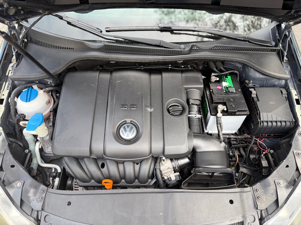 2012 Volkswagen Golf Image 8