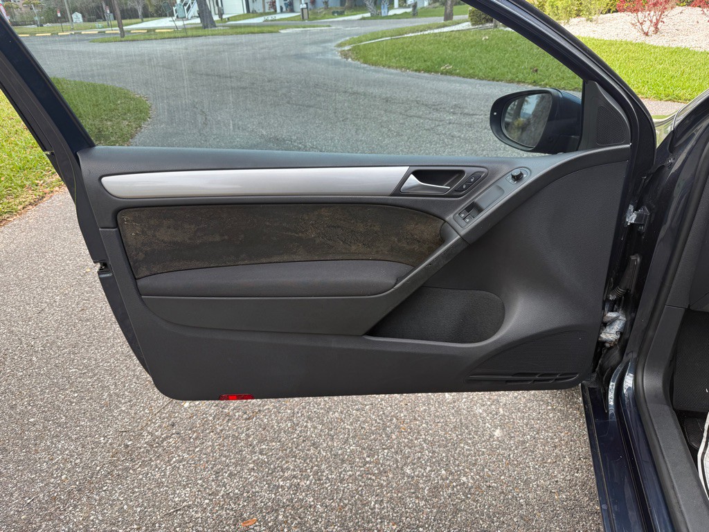 2012 Volkswagen Golf Image 11