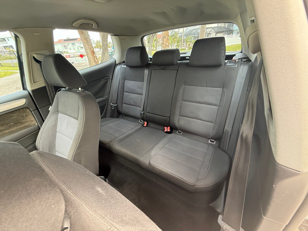 2012 Volkswagen Golf Image 12