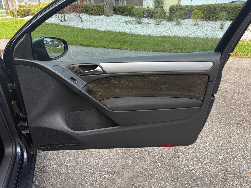 2012 Volkswagen Golf Image 16