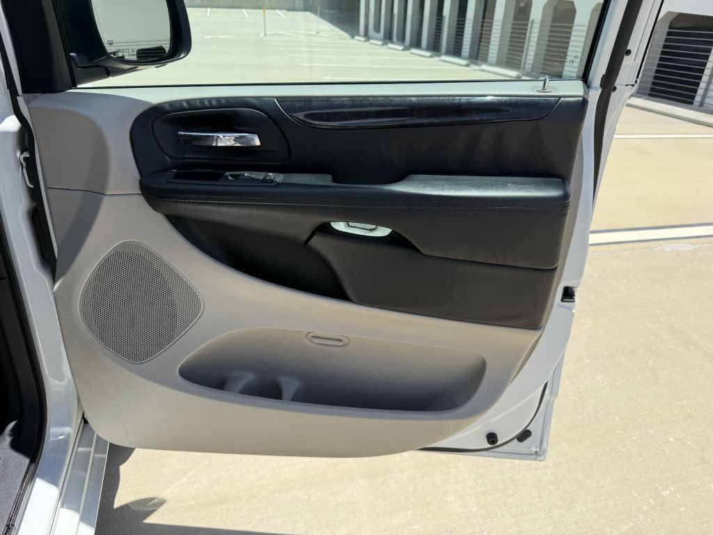 2016 Dodge Grand Caravan Image 24