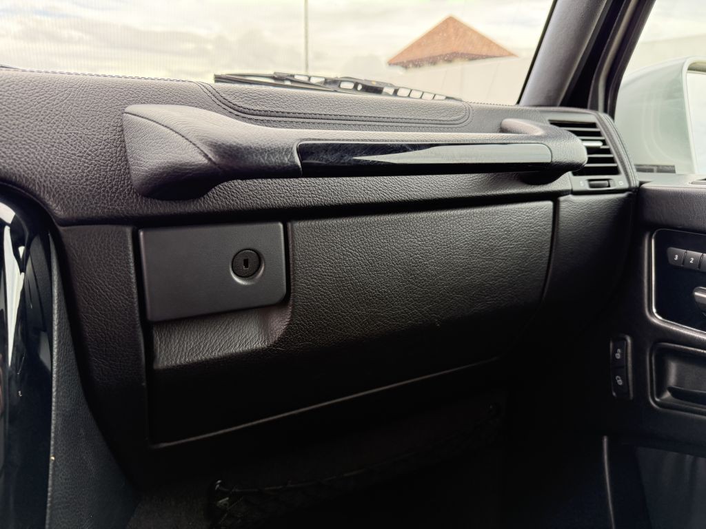 2016 Mercedes-Benz G-Class Image 95