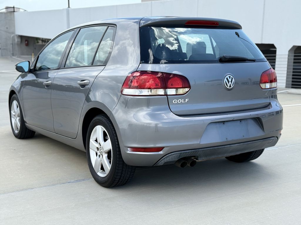 2010 Volkswagen Golf Image 3