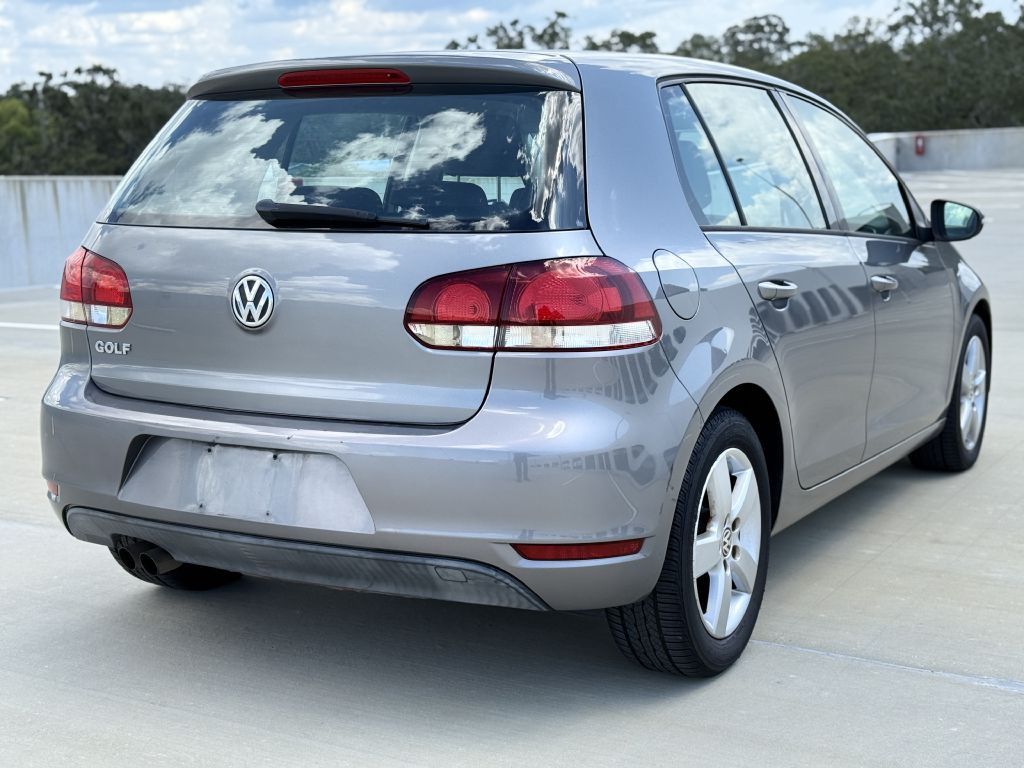 2010 Volkswagen Golf Image 4