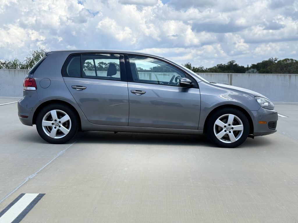 2010 Volkswagen Golf Image 5
