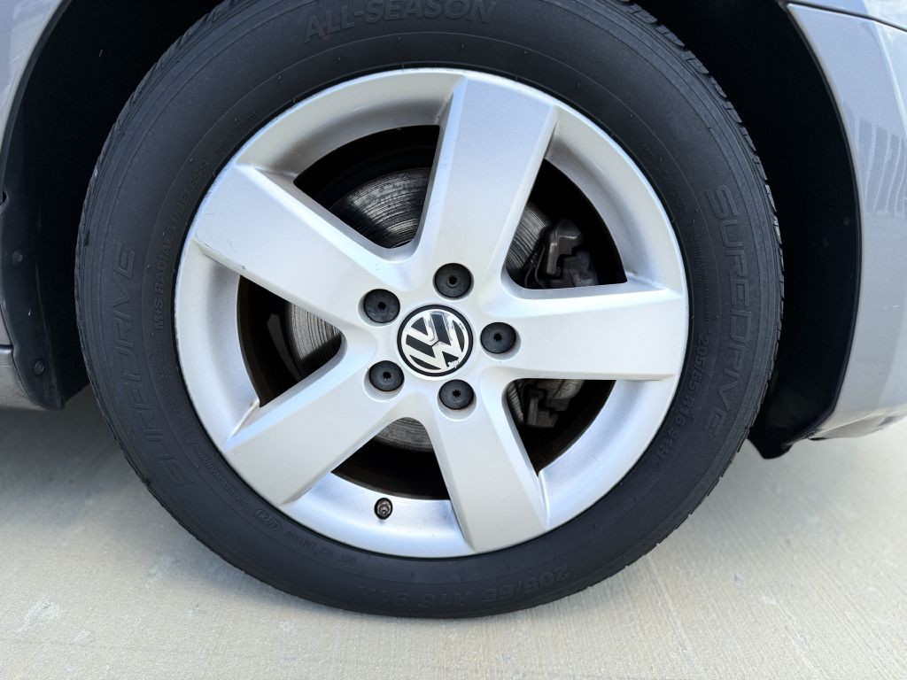 2010 Volkswagen Golf Image 10