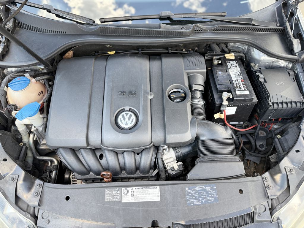 2010 Volkswagen Golf Image 11